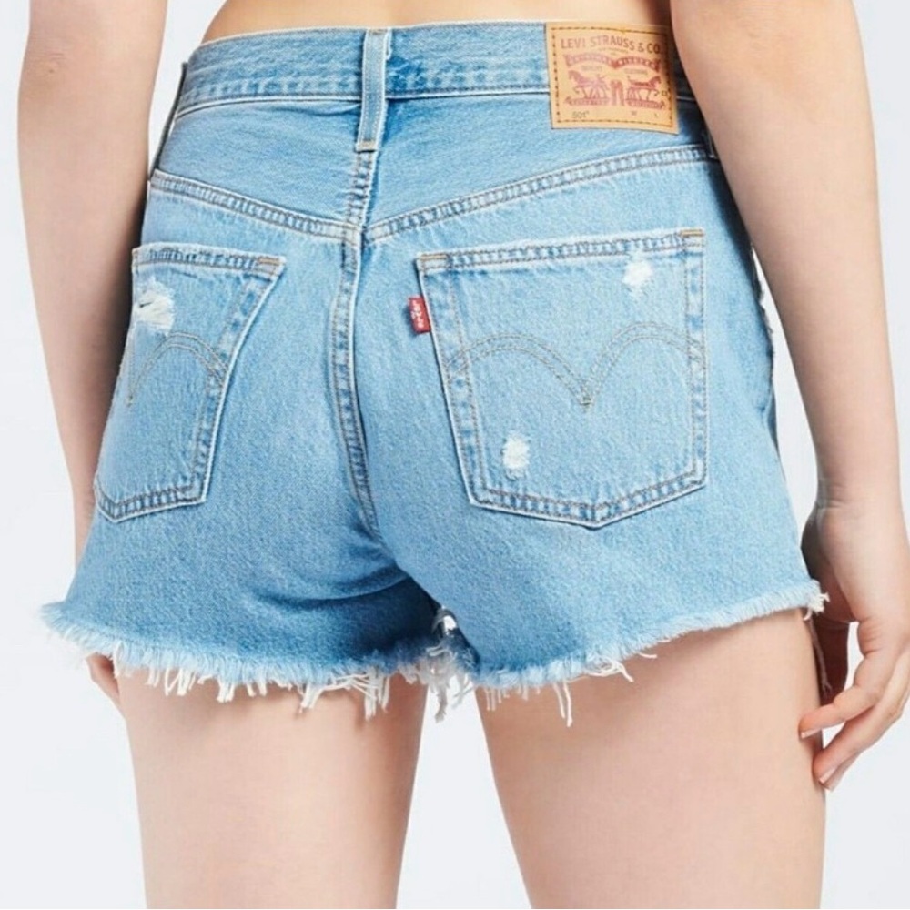 Levi's Women's 501 Cotton High Rise Denim Shorts Sansome St Size 26 56327-0193 - Picture 2 of 16